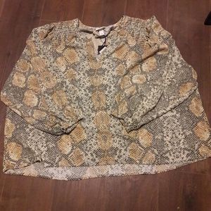 NWT beautiful plus size blouse!